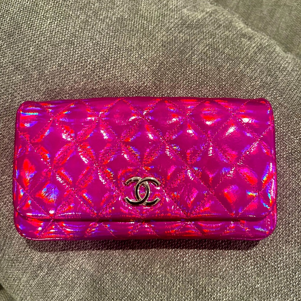 Chanel wallet on chain pink holographic silver hardware 2023-2024 cruise 23C